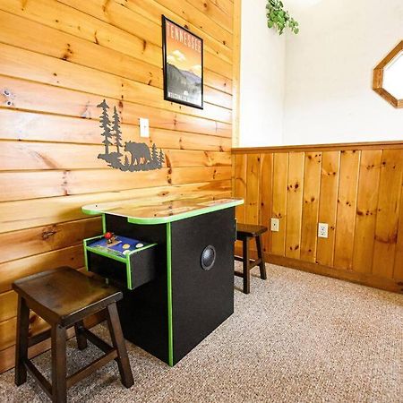 Four Private Suites - Hot Tub - Arcade - Fast Wi-Fi - One Minute To Parkway Fun Pigeon Forge Esterno foto