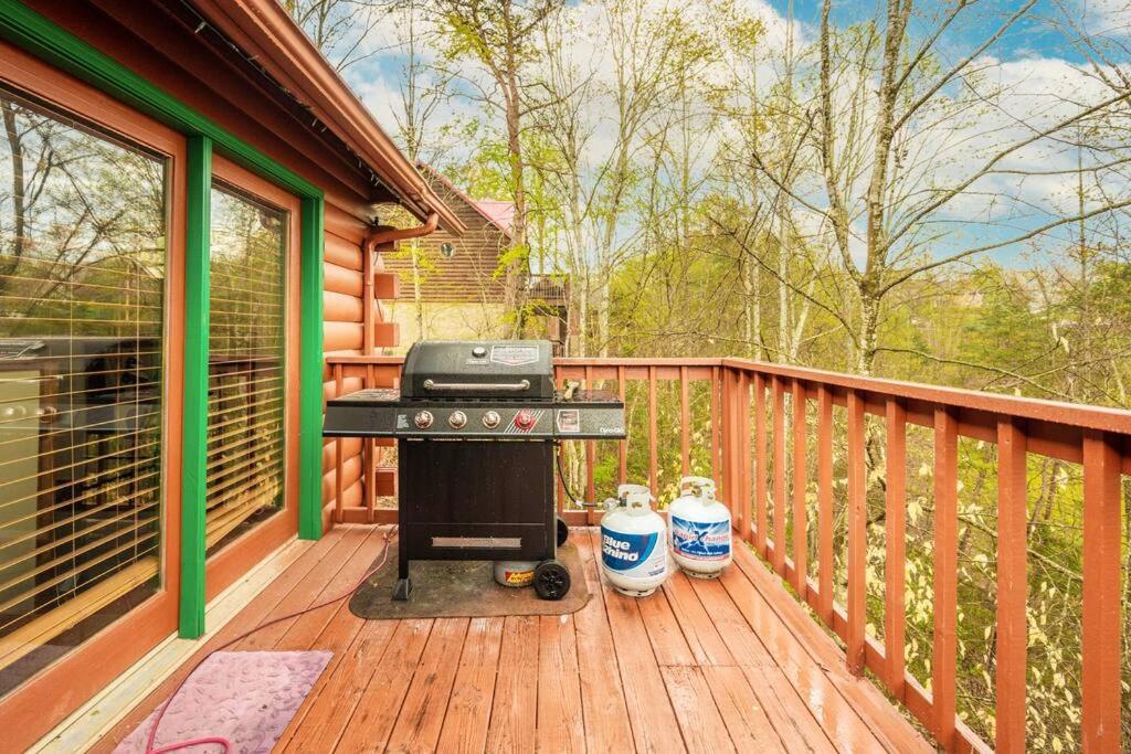 Four Private Suites - Hot Tub - Arcade - Fast Wi-Fi - One Minute To Parkway Fun Pigeon Forge Esterno foto
