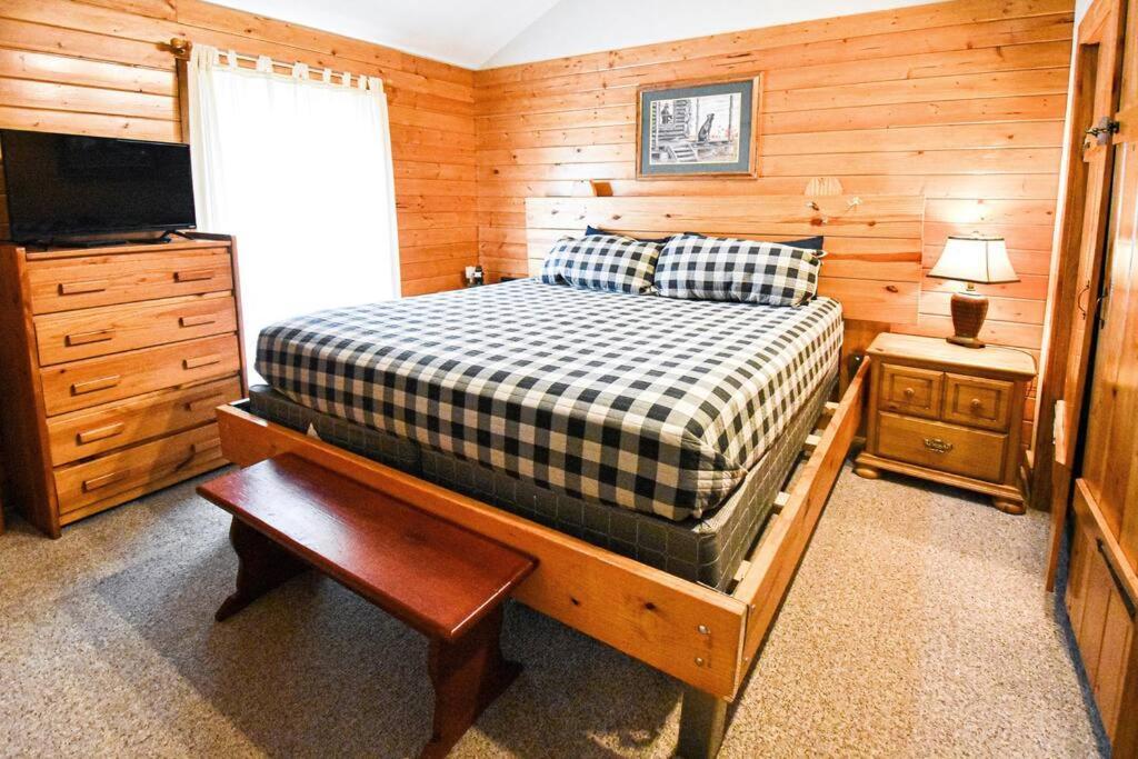 Four Private Suites - Hot Tub - Arcade - Fast Wi-Fi - One Minute To Parkway Fun Pigeon Forge Esterno foto