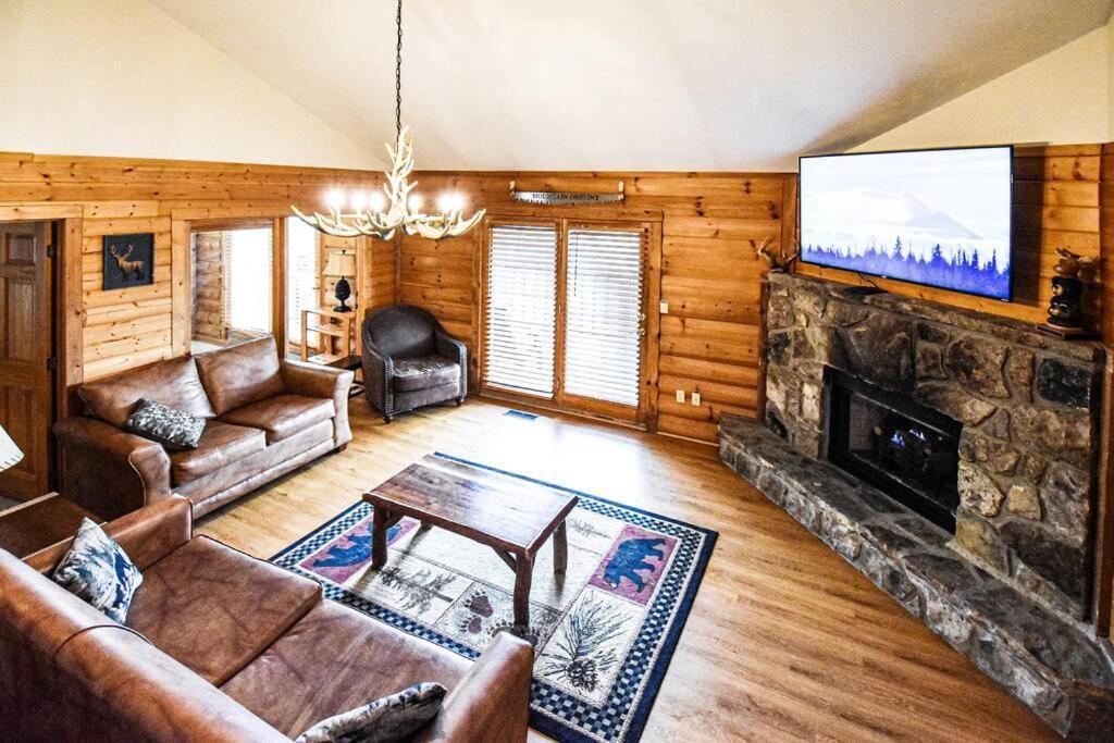 Four Private Suites - Hot Tub - Arcade - Fast Wi-Fi - One Minute To Parkway Fun Pigeon Forge Esterno foto