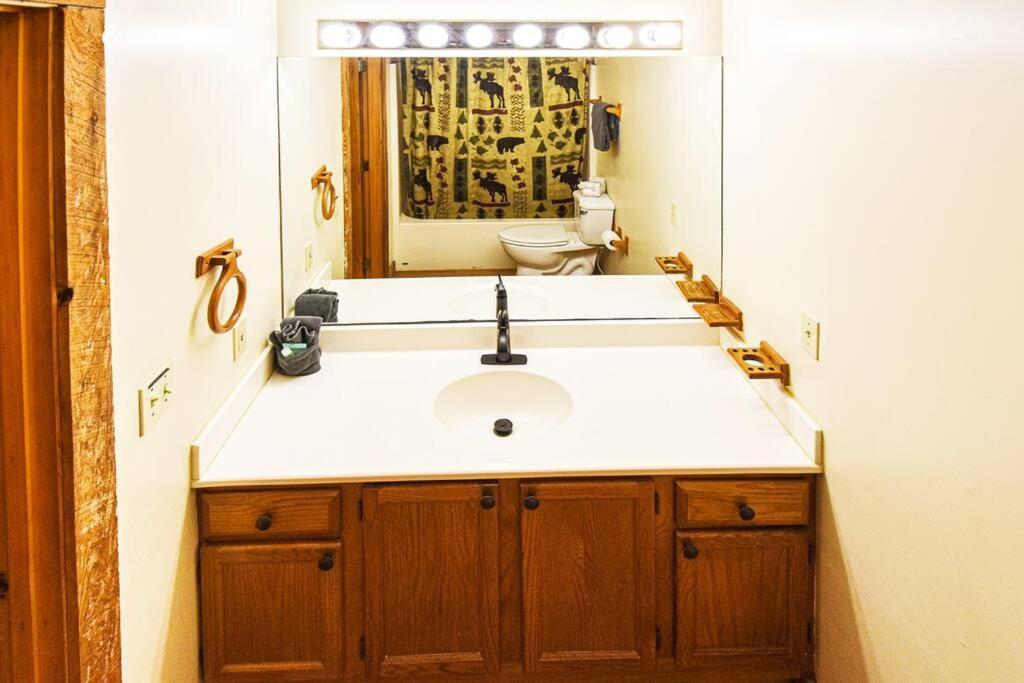 Four Private Suites - Hot Tub - Arcade - Fast Wi-Fi - One Minute To Parkway Fun Pigeon Forge Esterno foto