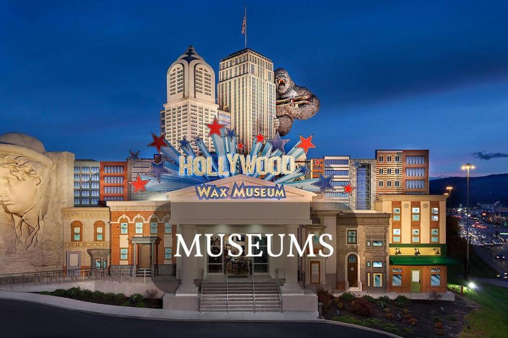 Four Private Suites - Hot Tub - Arcade - Fast Wi-Fi - One Minute To Parkway Fun Pigeon Forge Esterno foto