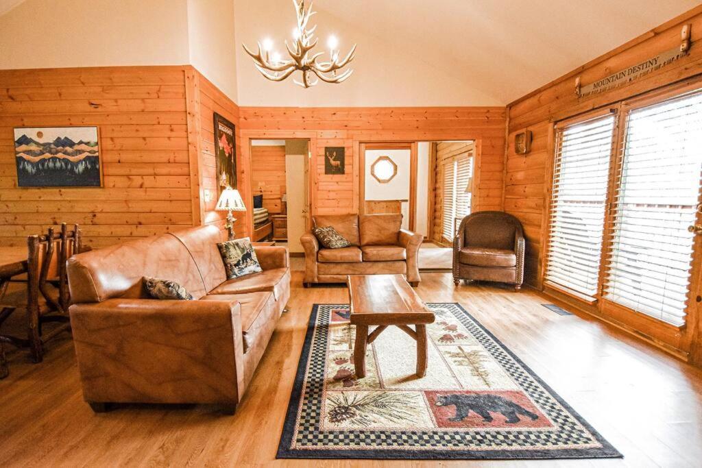 Four Private Suites - Hot Tub - Arcade - Fast Wi-Fi - One Minute To Parkway Fun Pigeon Forge Esterno foto