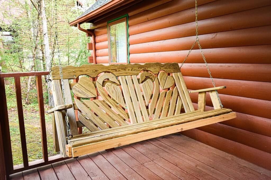 Four Private Suites - Hot Tub - Arcade - Fast Wi-Fi - One Minute To Parkway Fun Pigeon Forge Esterno foto