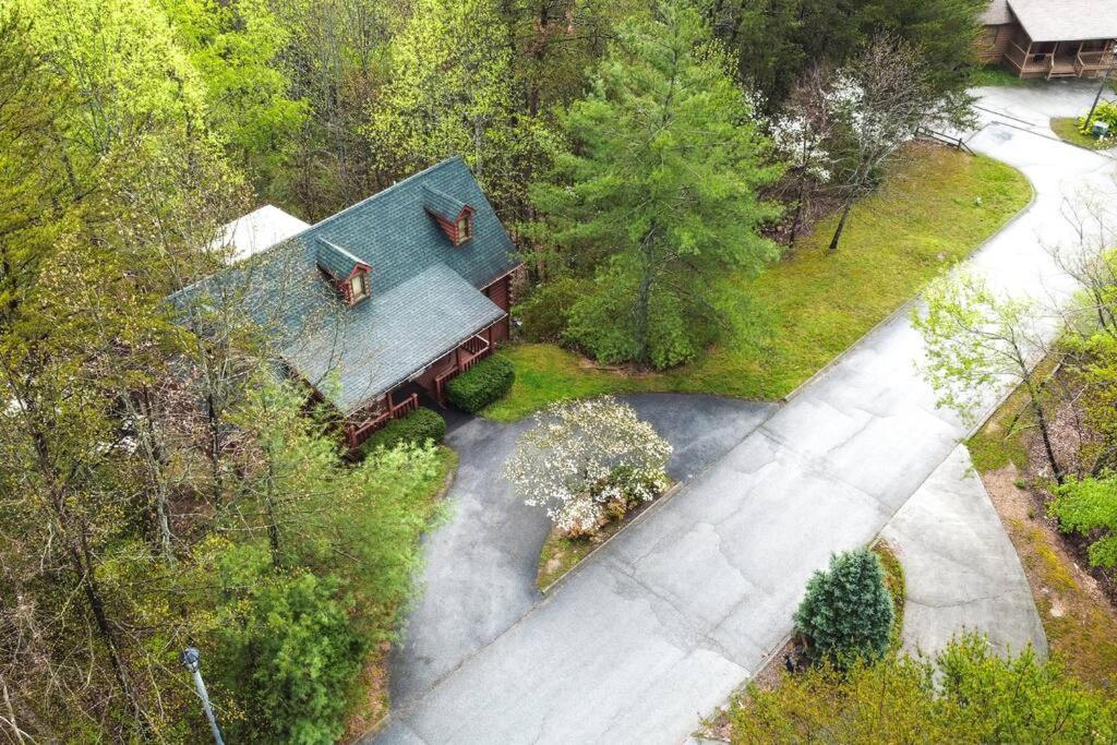 Four Private Suites - Hot Tub - Arcade - Fast Wi-Fi - One Minute To Parkway Fun Pigeon Forge Esterno foto