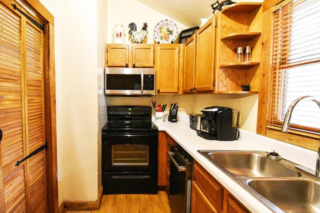 Four Private Suites - Hot Tub - Arcade - Fast Wi-Fi - One Minute To Parkway Fun Pigeon Forge Esterno foto