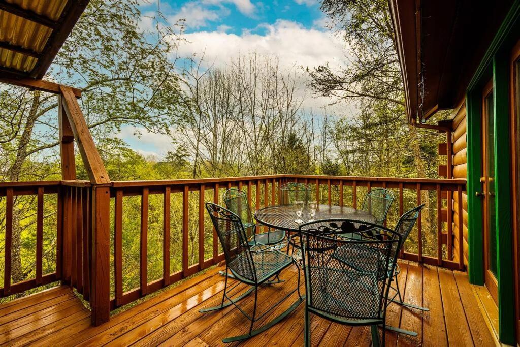 Four Private Suites - Hot Tub - Arcade - Fast Wi-Fi - One Minute To Parkway Fun Pigeon Forge Esterno foto