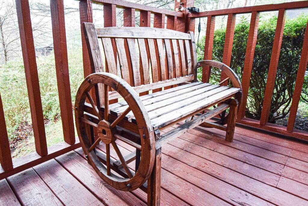 Four Private Suites - Hot Tub - Arcade - Fast Wi-Fi - One Minute To Parkway Fun Pigeon Forge Esterno foto